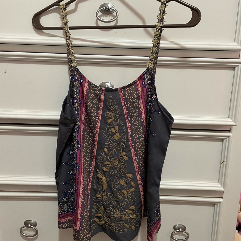 Buckle top